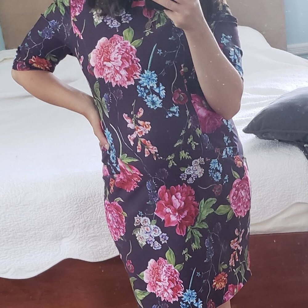 Floral stretchy spring dress size M Maternity friendly